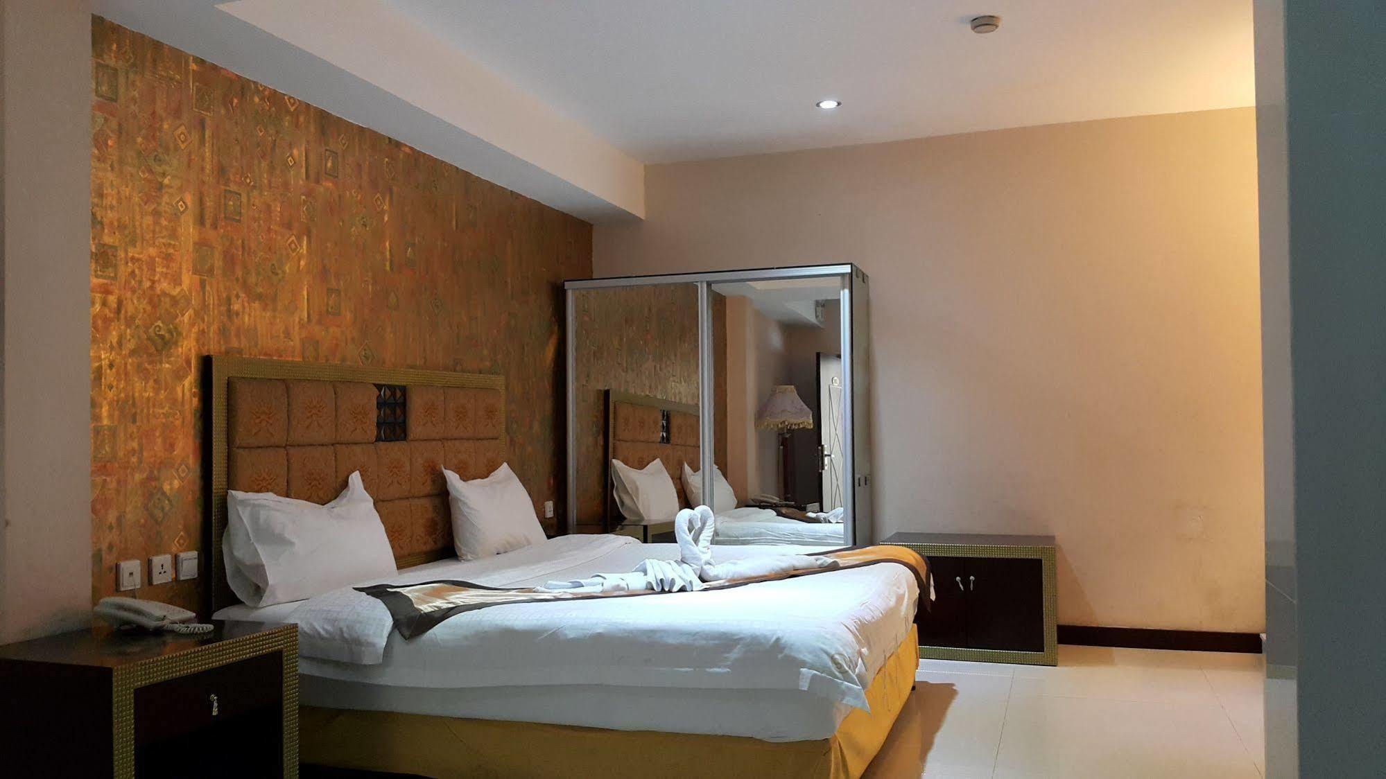 The Privi Suites Pattaya Exteriör bild