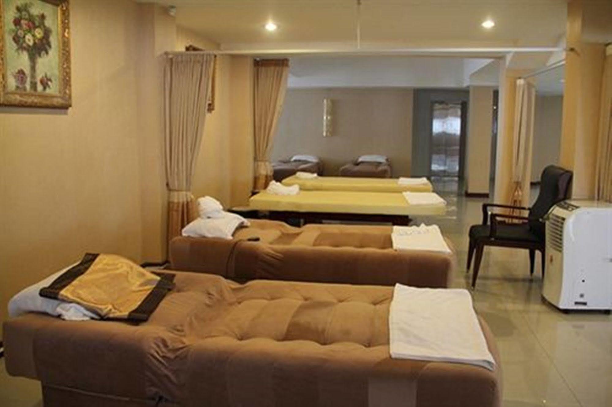 The Privi Suites Pattaya Exteriör bild