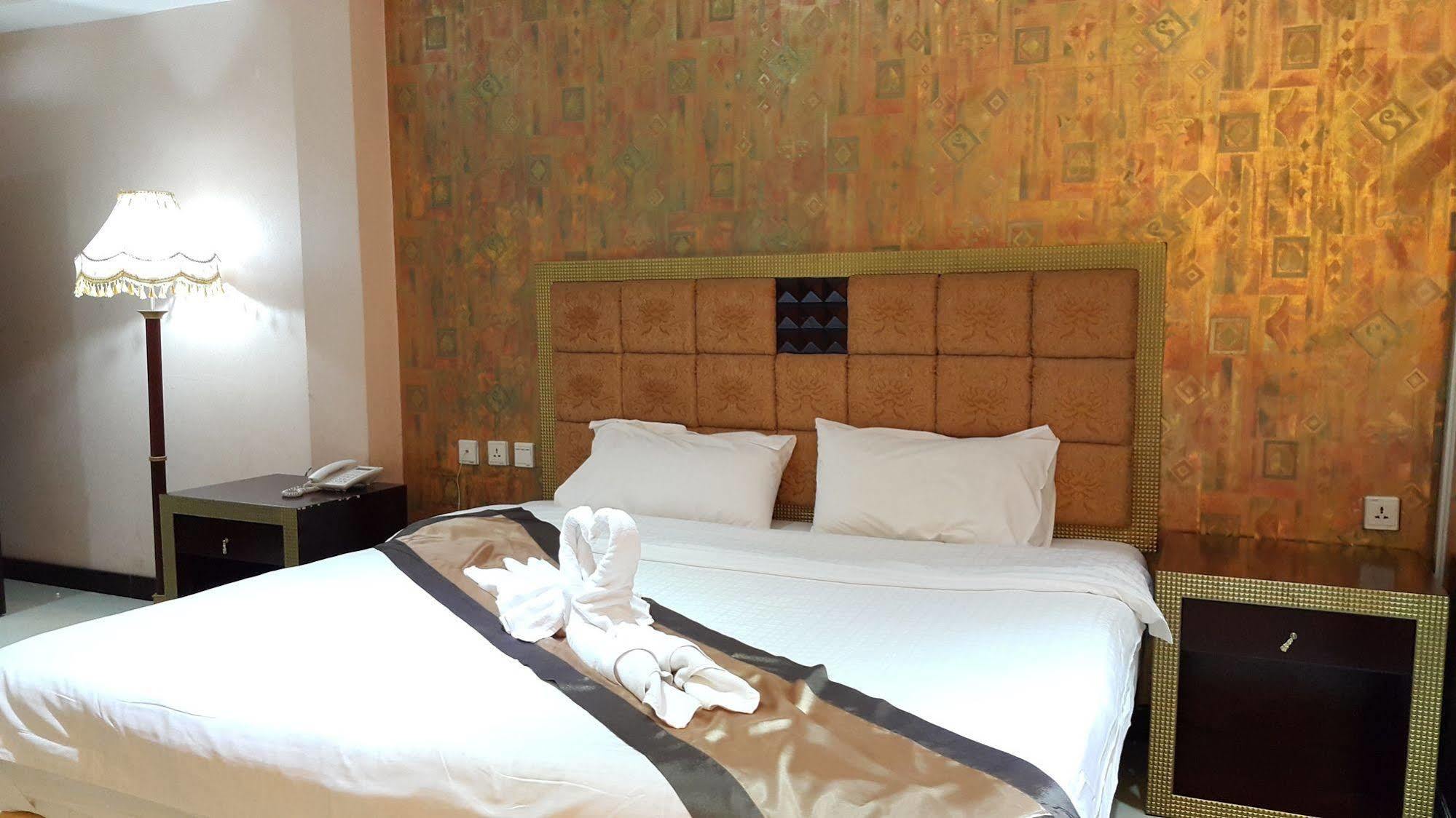 The Privi Suites Pattaya Exteriör bild