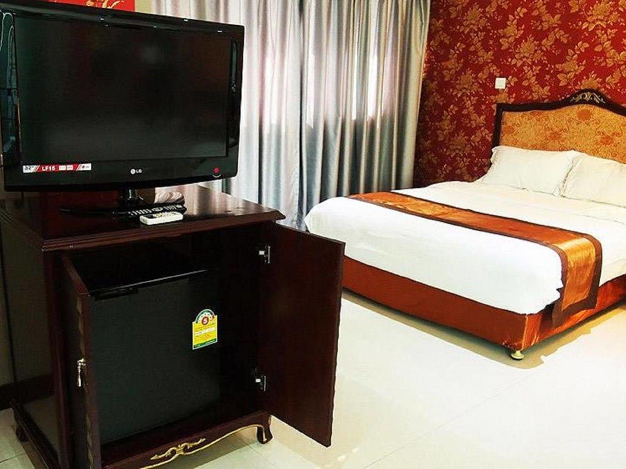 The Privi Suites Pattaya Exteriör bild